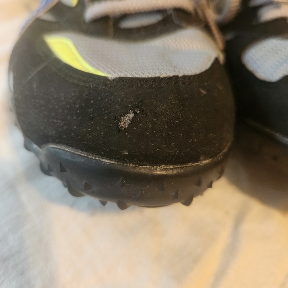 Mens Size 9 Asics Black and Gray Sneakers with Blue and Yellow Accents - Picture 5 of 7